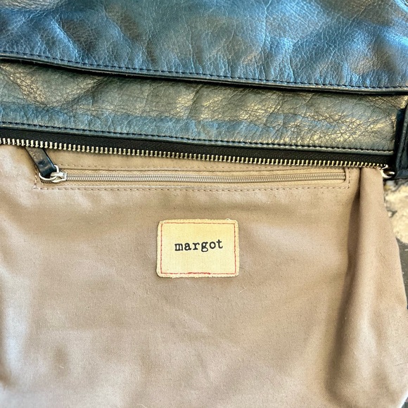 Margot New York distressed leather crossbody in grey. Quality leather bag! - Picture 2 of 8